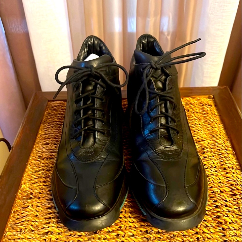 BCBGmaxAzria dark blue leather boots vintage